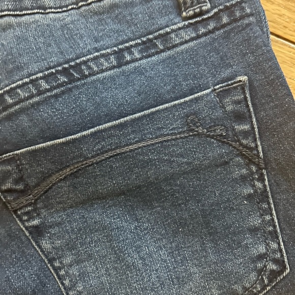 Lexington Crop Midrise Jeans with bow detailing - Picture 6 of 6